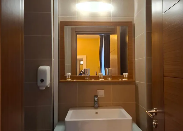 Hotel Free Parking 3*