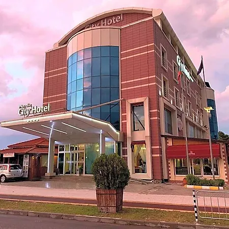 Free Parking فندق